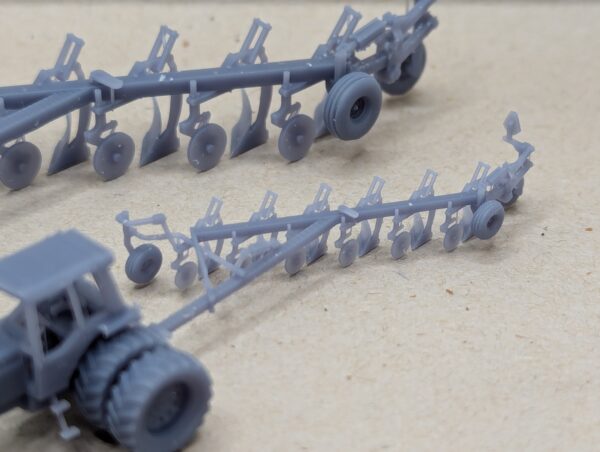 N Scale Red 720 plow, 6 bottom