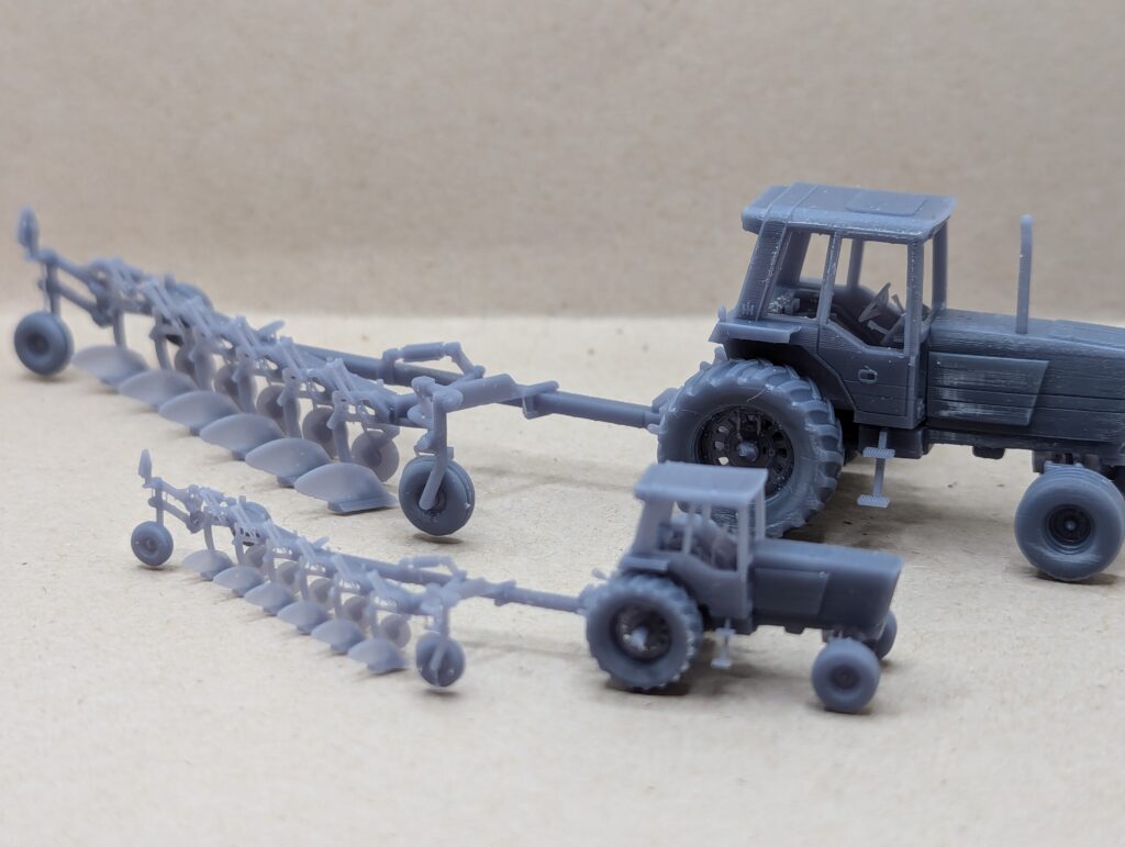 N Scale Red 720 plow, 6 bottom