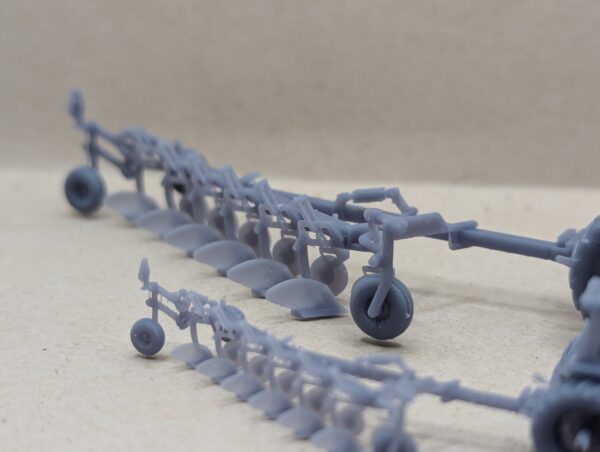 N Scale Red 720 plow, 6 bottom