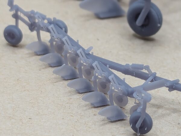 N Scale Red 720 plow, 6 bottom