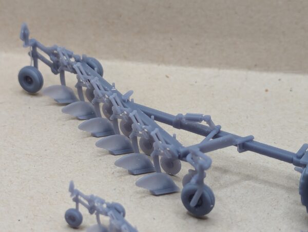 N Scale Red 720 plow, 6 bottom