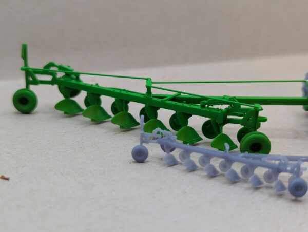 N Scale Green 2450 plow, 6 bottom