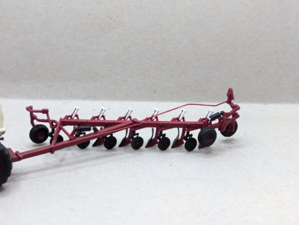 HO Scale Red 720 plow, 6 bottom