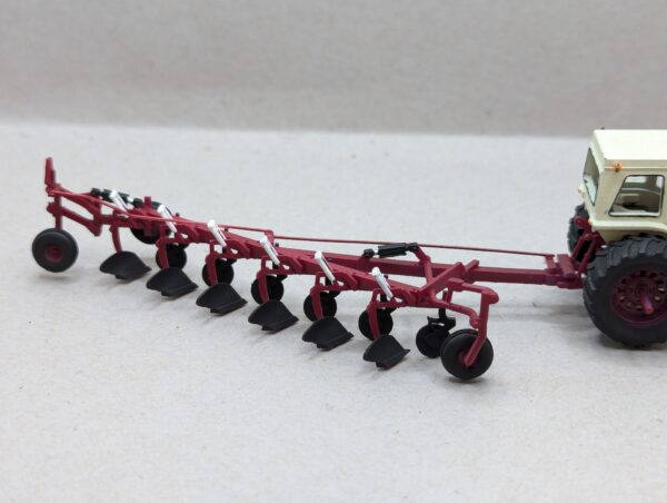HO Scale Red 720 plow, 6 bottom