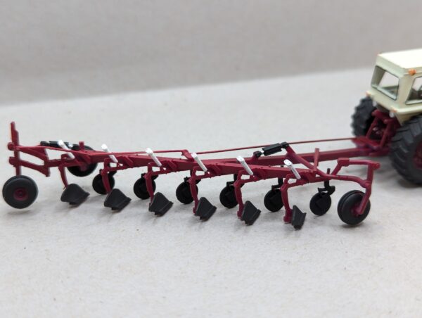 HO Scale Red 720 plow, 6 bottom