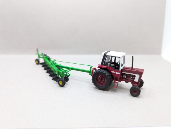 HO Scale Green 2450 plow, 6 bottom