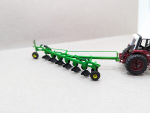 HO Scale Green 2450 plow, 6 bottom