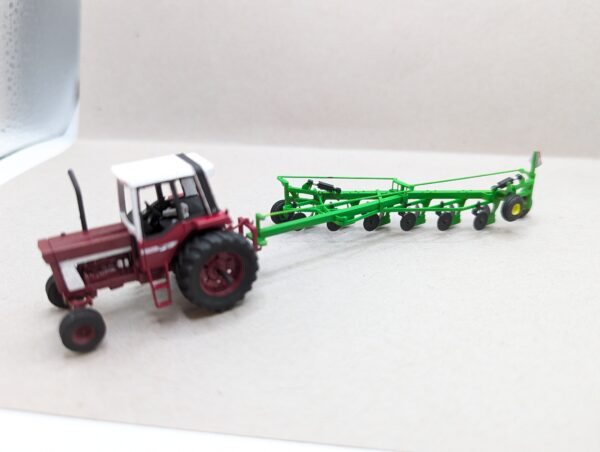 HO Scale Green 2450 plow, 6 bottom