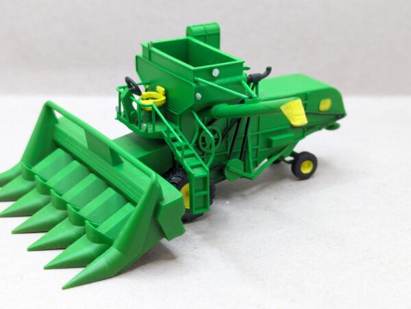 HO Scale Green 105 Combine