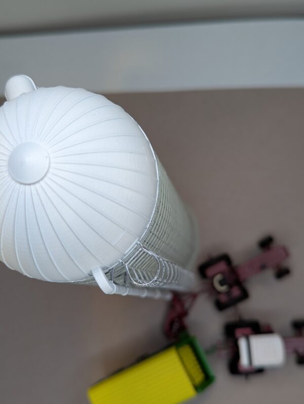 HO-scale-Modern Stave 16'x55' Silo