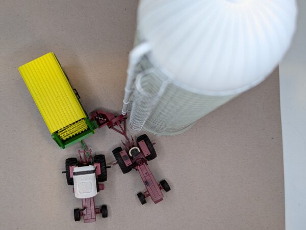 HO-scale-Modern Stave 16'x55' Silo