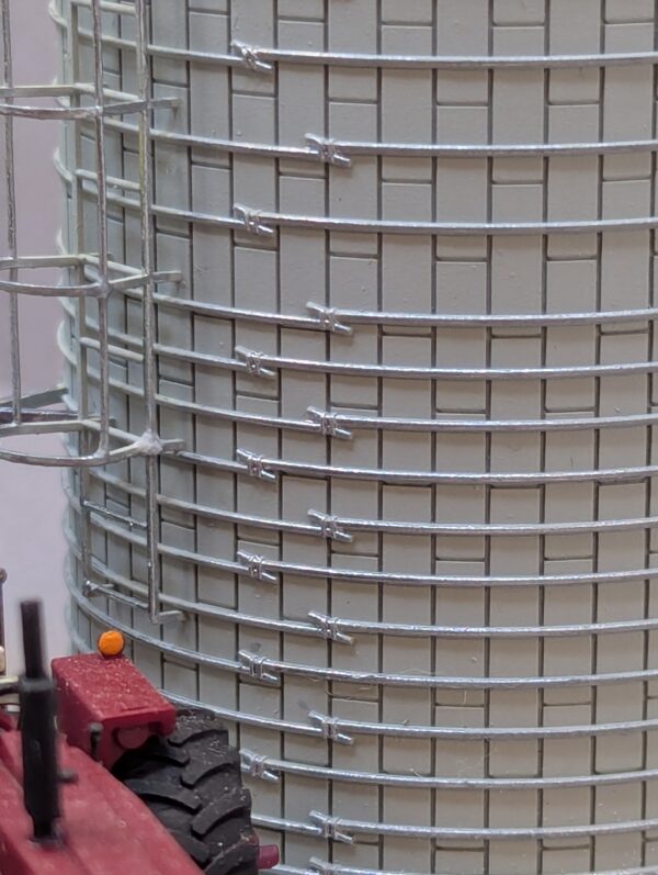 HO-scale-Modern Stave 16'x55' Silo