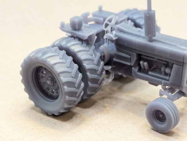 HO Scale Red 66 Series Tractors All rops Versions