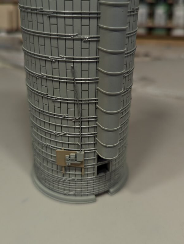 HO-scale-Modern Stave 16'x50' Stand Alone Silo